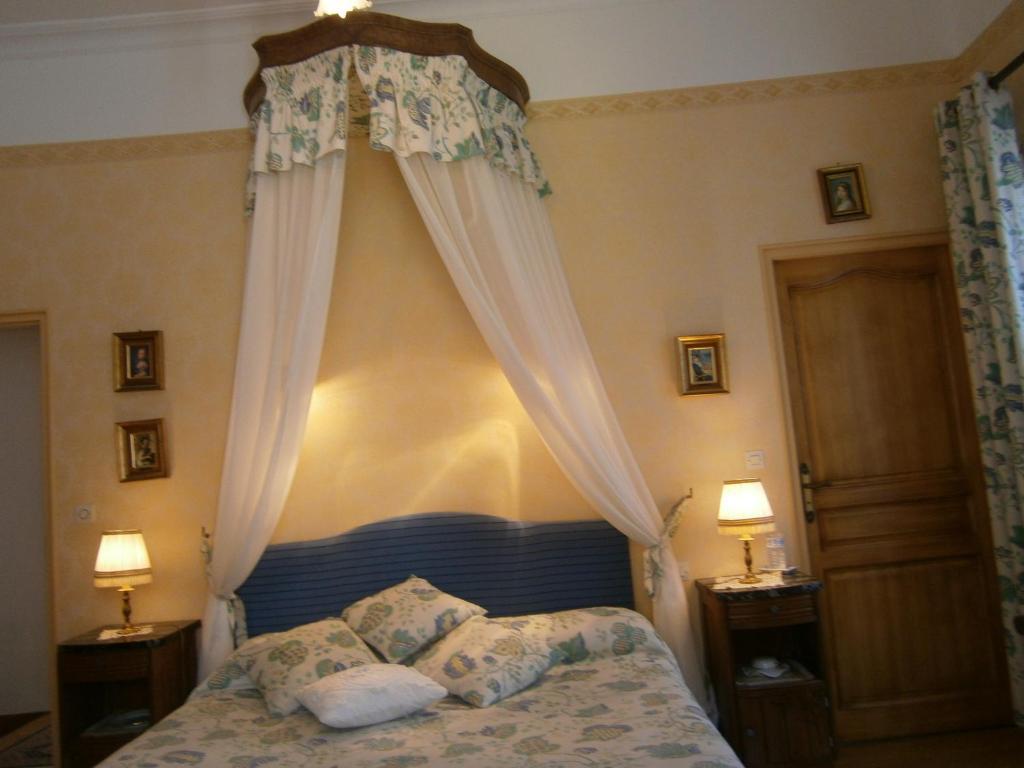 Mareuil-sur-Lay Logis La Folie B&B 객실 사진